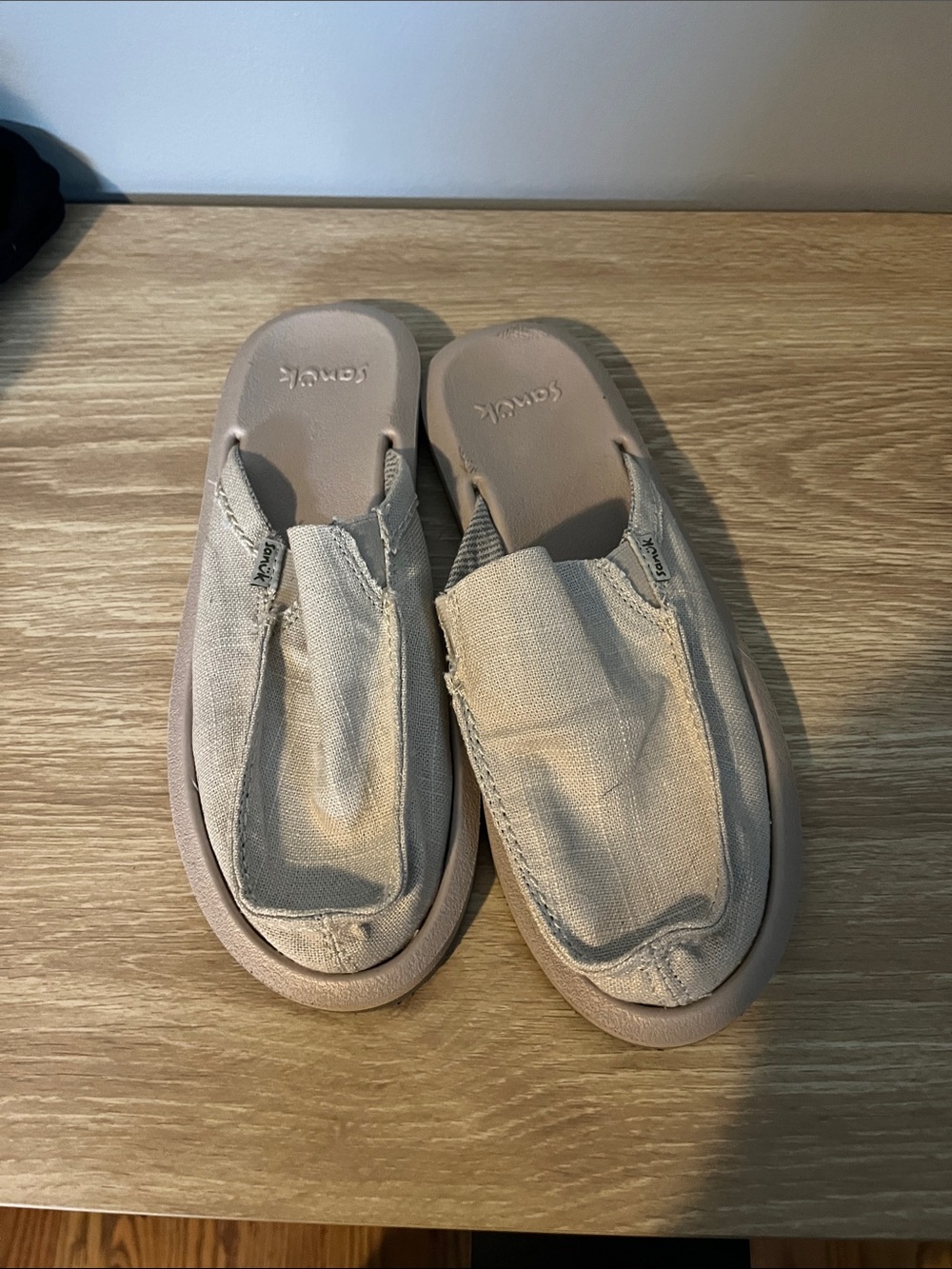 Sanuk women’s Slip-On Canvas Sandals — Light Beige new never worn